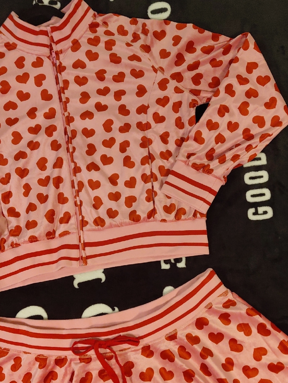 DOLLSKILL 1X Sugar Thrillz Pink Jacket & Skirt Set with Red Hearts - Picture 3 of 16